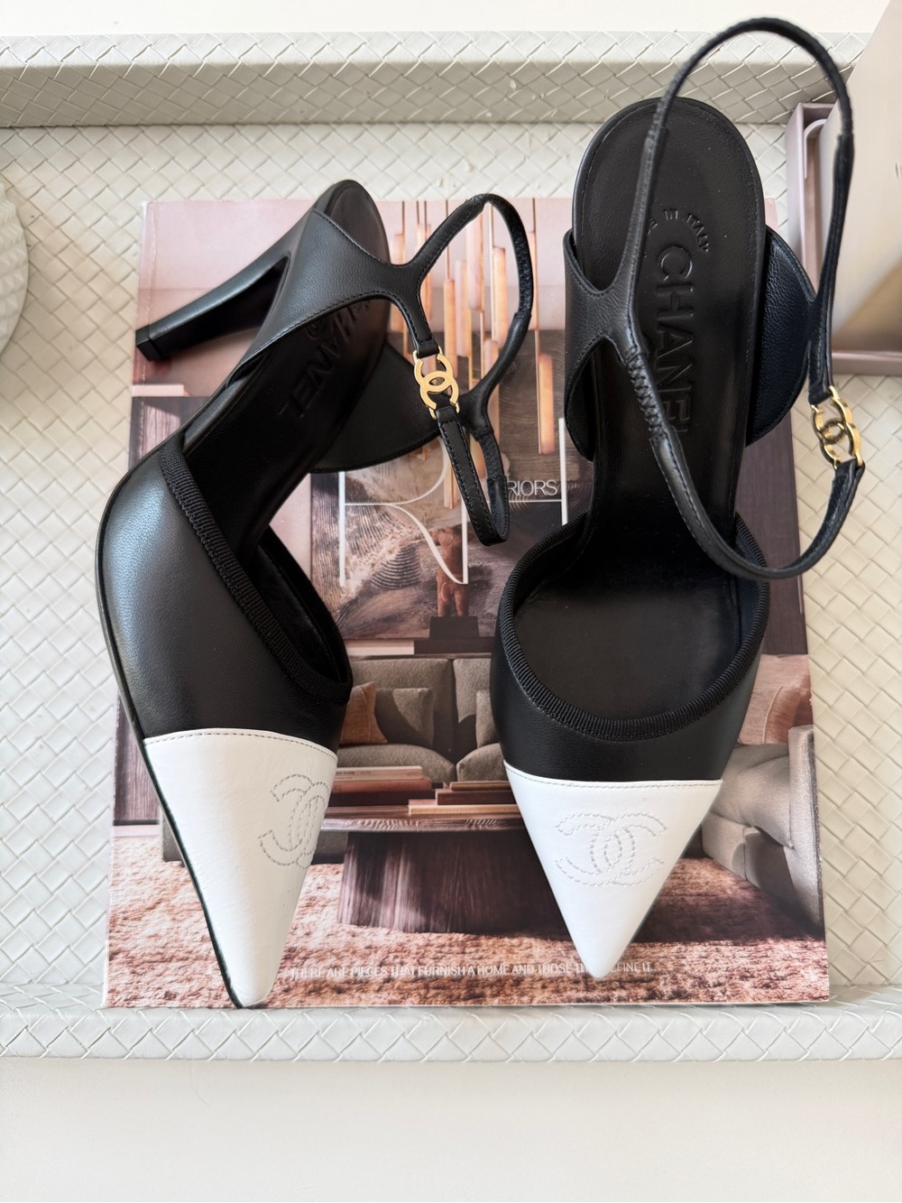 CHANEL SS 2026 BLAZY BLACK WHITE CAP TOE LEATHER HEELS SLINGBACK SHOES PUMPS - Picture 5 of 17